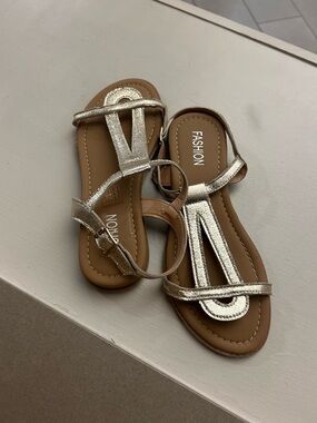 Sandals Metallic Silver T-Strap Sandals 8 1/2 Fashion